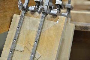 御扉の端喰加工