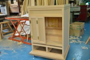 ６尺型御霊舎の引出付上部仕上げ