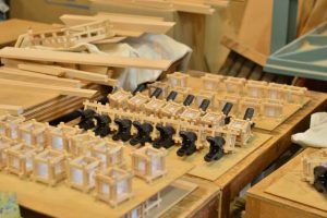 木製灯籠の火袋組立