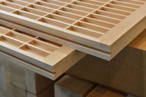 両面彫刻式雲板付格子棚板の製作