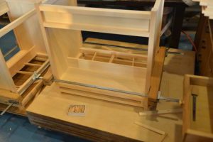 中型御霊舎の床板取付